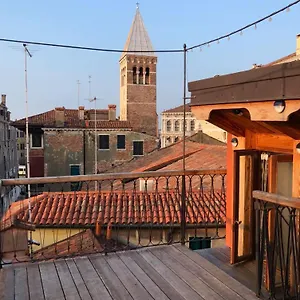 Key Location Near Palazzo Grassi Venise
